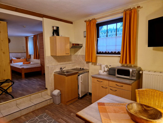 Zweibettzimmer Nr 5 mit Küchenzeile