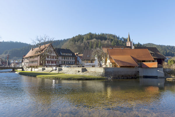 Blick über die Kinzig zur Altstadt von Schiltach