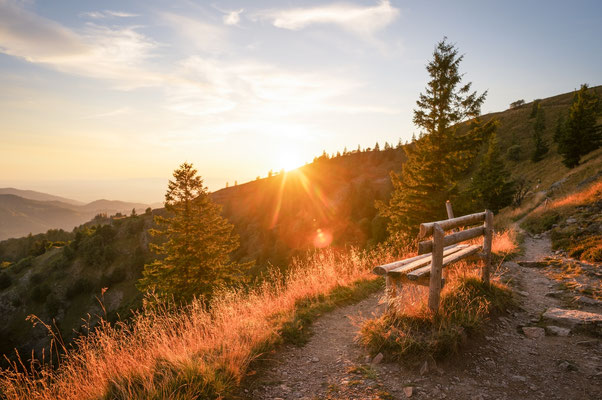 Mystischer Sonnenuntergang am Schwarzwald-Belchen