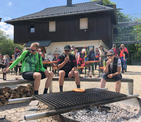 Grillwurst am Wanderheim Sternenberg 844 m