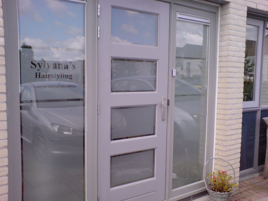 raambelettering raamreclame raambestickering melkglasbelettering melkglasreclame