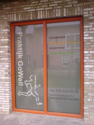 gowell raambelettering raamreclame raambestickering melkglasbelettering melkglasreclame