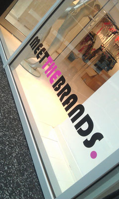 meetthebrands raambelettering raamreclame raambestickering melkglasbelettering melkglasreclame