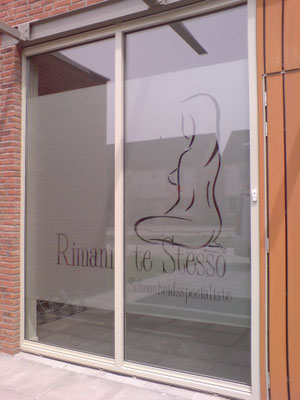 raambelettering raamreclame raambestickering melkglasbelettering melkglasreclame