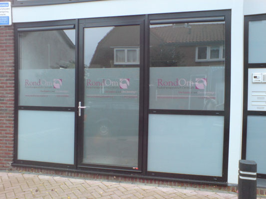 raambelettering raamreclame raambestickering melkglasbelettering melkglasreclame