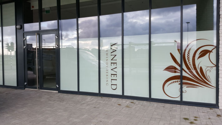 raambelettering raamreclame raambestickering melkglasbelettering melkglasreclame
