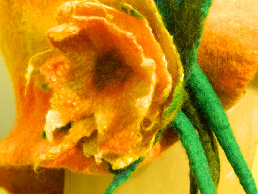 Filzblüte am Hut von Heike Giesbert 