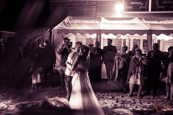Die große Liebe heiraten, nichts schönes als das | (c) die Schnappschützen | #großeliebe #hochzeitsfotografie #hoczeitsreportage #storytelling #hochzeitsfotograf #weddingphotography #zülpichersee #strandhochzeit