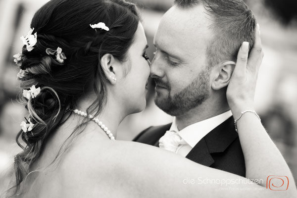 Die große Liebe heiraten, nichts schönes als das | (c) die Schnappschützen | #großeliebe #hochzeitsfotografie #hoczeitsreportage #storytelling #hochzeitsfotograf #weddingphotography #zülpichersee #strandhochzeit
