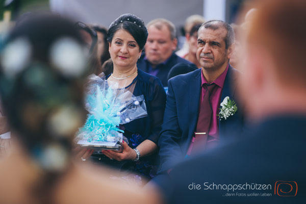 Die große Liebe heiraten, nichts schönes als das | (c) die Schnappschützen | #großeliebe #hochzeitsfotografie #hoczeitsreportage #storytelling #hochzeitsfotograf #weddingphotography #zülpichersee #strandhochzeit