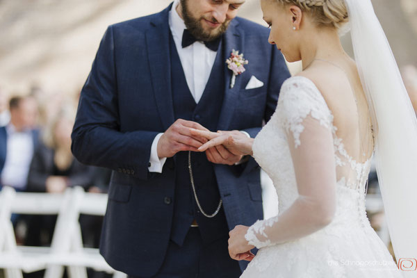 Heiraten in der Historischen Kornscheune Orr #heinenhof #fotografköln #hochzeitsfotografköln #scheunenhochzeit | (c) die Schnappschützen