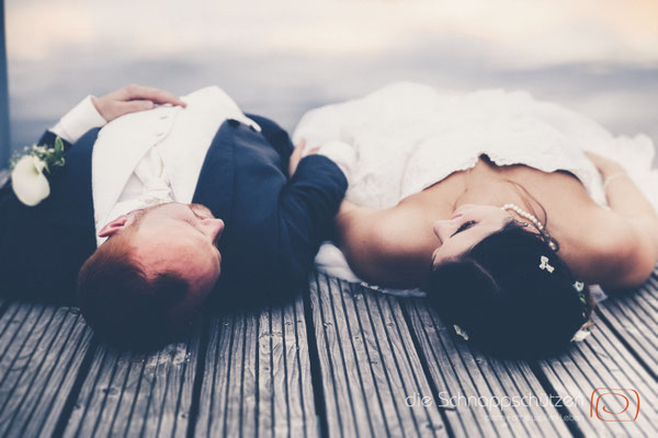 Die große Liebe heiraten, nichts schönes als das | (c) die Schnappschützen | #großeliebe #hochzeitsfotografie #hoczeitsreportage #storytelling #hochzeitsfotograf #weddingphotography #zülpichersee #strandhochzeit