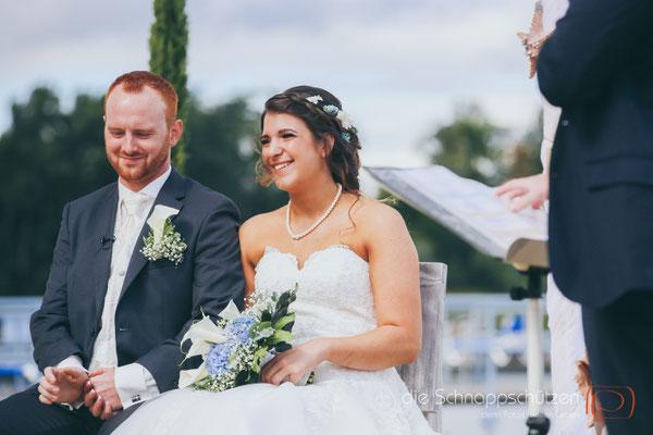 Die große Liebe heiraten, nichts schönes als das | (c) die Schnappschützen | #großeliebe #hochzeitsfotografie #hoczeitsreportage #storytelling #hochzeitsfotograf #weddingphotography #zülpichersee #strandhochzeit