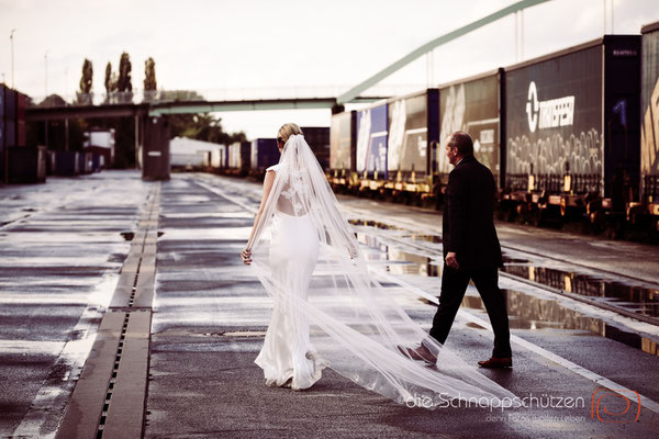 afterwedding mit viel Zeit für einander  | (c) die Schnappschützen | #niehlerhafen #afterwedding #schnappschützen #brautpaarshooting