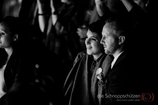Die große Liebe heiraten, nichts schönes als das | (c) die Schnappschützen | #großeliebe #hochzeitsfotografie #hoczeitsreportage #storytelling #hochzeitsfotograf #weddingphotography #zülpichersee #strandhochzeit