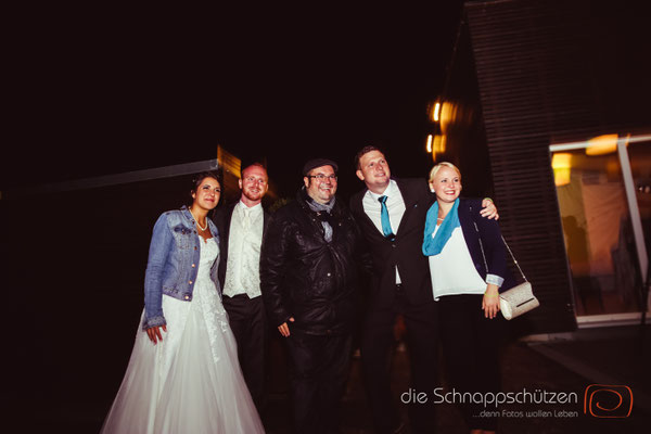 Die große Liebe heiraten, nichts schönes als das | (c) die Schnappschützen | #großeliebe #hochzeitsfotografie #hoczeitsreportage #storytelling #hochzeitsfotograf #weddingphotography #zülpichersee #strandhochzeit