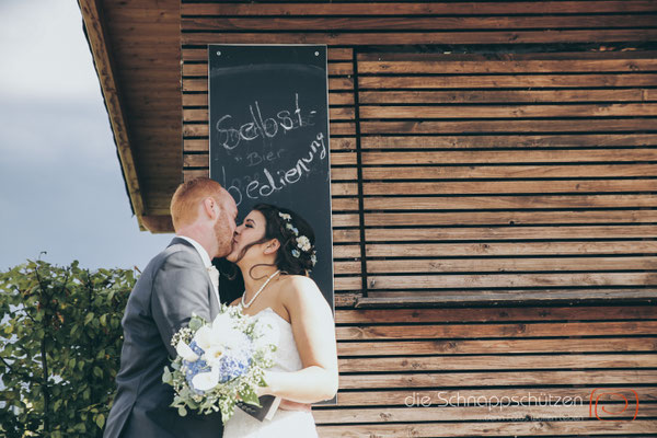 Die große Liebe heiraten, nichts schönes als das | (c) die Schnappschützen | #großeliebe #hochzeitsfotografie #hoczeitsreportage #storytelling #hochzeitsfotograf #weddingphotography #zülpichersee #strandhochzeit