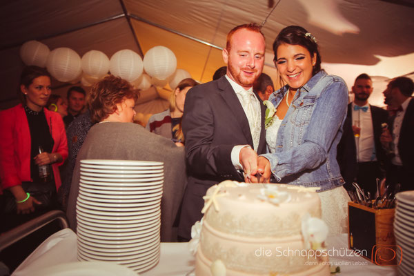 Die große Liebe heiraten, nichts schönes als das | (c) die Schnappschützen | #großeliebe #hochzeitsfotografie #hoczeitsreportage #storytelling #hochzeitsfotograf #weddingphotography #zülpichersee #strandhochzeit