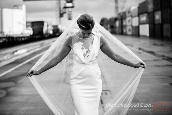 afterwedding mit viel Zeit für einander  | (c) die Schnappschützen | #niehlerhafen #afterwedding #schnappschützen #brautpaarshooting