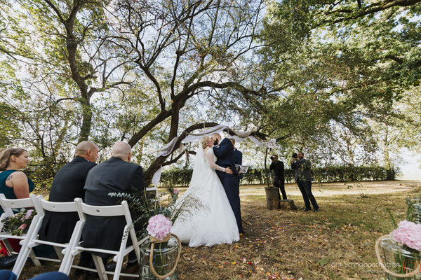 Heiraten in der Historischen Kornscheune Orr #heinenhof #fotografköln #hochzeitsfotografköln #scheunenhochzeit | (c) die Schnappschützen