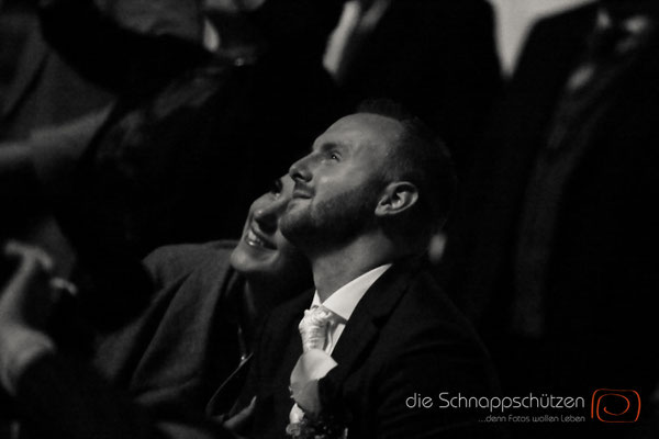 Die große Liebe heiraten, nichts schönes als das | (c) die Schnappschützen | #großeliebe #hochzeitsfotografie #hoczeitsreportage #storytelling #hochzeitsfotograf #weddingphotography #zülpichersee #strandhochzeit