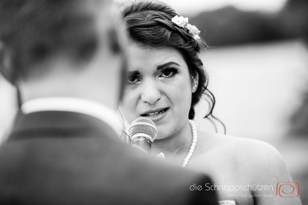 Die große Liebe heiraten, nichts schönes als das | (c) die Schnappschützen | #großeliebe #hochzeitsfotografie #hoczeitsreportage #storytelling #hochzeitsfotograf #weddingphotography #zülpichersee #strandhochzeit