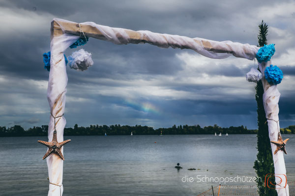 Die große Liebe heiraten, nichts schönes als das | (c) die Schnappschützen | #großeliebe #hochzeitsfotografie #hoczeitsreportage #storytelling #hochzeitsfotograf #weddingphotography #zülpichersee #strandhochzeit