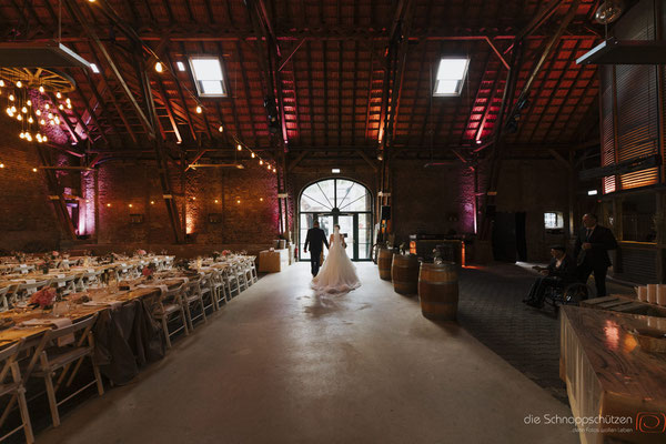 Heiraten in der Historischen Kornscheune Orr #heinenhof #fotografköln #hochzeitsfotografköln #scheunenhochzeit | (c) die Schnappschützen