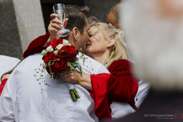 Corona-Hochzeit in Köln | #hochzeitköln #hochzeitsfotografieköln | (c) die Schnappschützen | www.schnappschuetzen.de