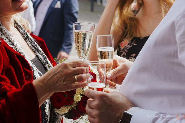 Corona-Hochzeit in Köln | #hochzeitköln #hochzeitsfotografieköln | (c) die Schnappschützen | www.schnappschuetzen.de