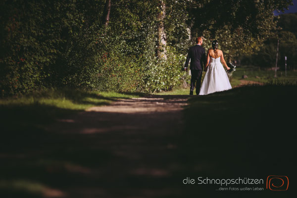 Die große Liebe heiraten, nichts schönes als das | (c) die Schnappschützen | #großeliebe #hochzeitsfotografie #hoczeitsreportage #storytelling #hochzeitsfotograf #weddingphotography #zülpichersee #strandhochzeit