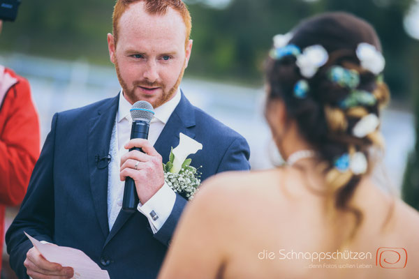 Die große Liebe heiraten, nichts schönes als das | (c) die Schnappschützen | #großeliebe #hochzeitsfotografie #hoczeitsreportage #storytelling #hochzeitsfotograf #weddingphotography #zülpichersee #strandhochzeit