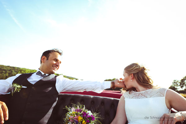 Hochzeit auf dem Land | Hochzeitskutsche | (c) die Schnappschützen | www.schnappschuetzen.de