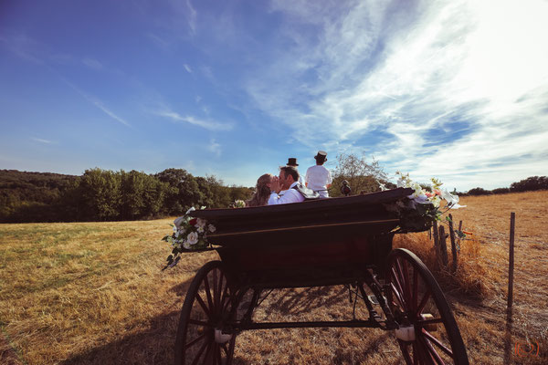 Hochzeit auf dem Land | Hochzeitskutsche | (c) die Schnappschützen | www.schnappschuetzen.de