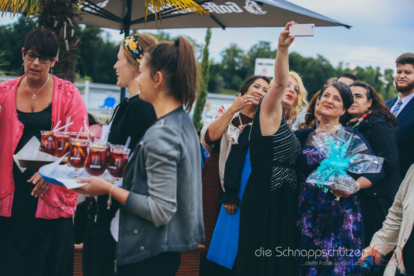 Die große Liebe heiraten, nichts schönes als das | (c) die Schnappschützen | #großeliebe #hochzeitsfotografie #hoczeitsreportage #storytelling #hochzeitsfotograf #weddingphotography #zülpichersee #strandhochzeit