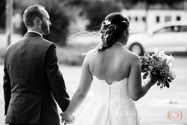 Die große Liebe heiraten, nichts schönes als das | (c) die Schnappschützen | #großeliebe #hochzeitsfotografie #hoczeitsreportage #storytelling #hochzeitsfotograf #weddingphotography #zülpichersee #strandhochzeit
