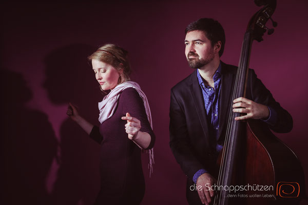 #Künstlerfotos #Musikerfotos #Bandfotos "Nachtigall & Kontrabass" Nadja Demine & Stefan Berger | (c) die Schnappschützen | www.schnappschuetzen.de