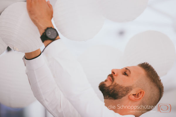 Die große Liebe heiraten, nichts schönes als das | (c) die Schnappschützen | #großeliebe #hochzeitsfotografie #hoczeitsreportage #storytelling #hochzeitsfotograf #weddingphotography #zülpichersee #strandhochzeit