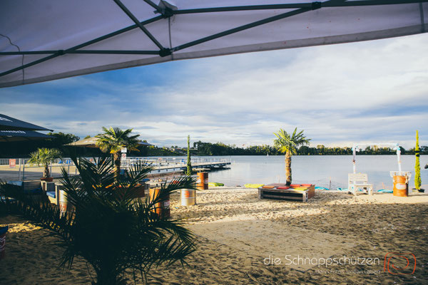 Die große Liebe heiraten, nichts schönes als das | (c) die Schnappschützen | #großeliebe #hochzeitsfotografie #hoczeitsreportage #storytelling #hochzeitsfotograf #weddingphotography #zülpichersee #strandhochzeit