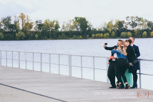 Die große Liebe heiraten, nichts schönes als das | (c) die Schnappschützen | #großeliebe #hochzeitsfotografie #hoczeitsreportage #storytelling #hochzeitsfotograf #weddingphotography #zülpichersee #strandhochzeit