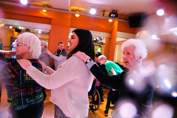 "Wir tanzen wieder": was Musik mit Demenzkranken macht - ein Projekt der SBK - (c) die Schnappschützen - #wirtanzenwieder #fotoreportage # fotograf köln 