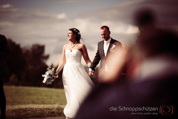 Die große Liebe heiraten, nichts schönes als das | (c) die Schnappschützen | #großeliebe #hochzeitsfotografie #hoczeitsreportage #storytelling #hochzeitsfotograf #weddingphotography #zülpichersee #strandhochzeit