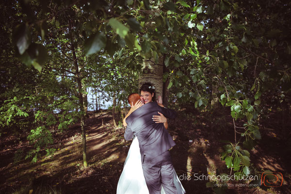 Die große Liebe heiraten, nichts schönes als das | (c) die Schnappschützen | #großeliebe #hochzeitsfotografie #hoczeitsreportage #storytelling #hochzeitsfotograf #weddingphotography #zülpichersee #strandhochzeit