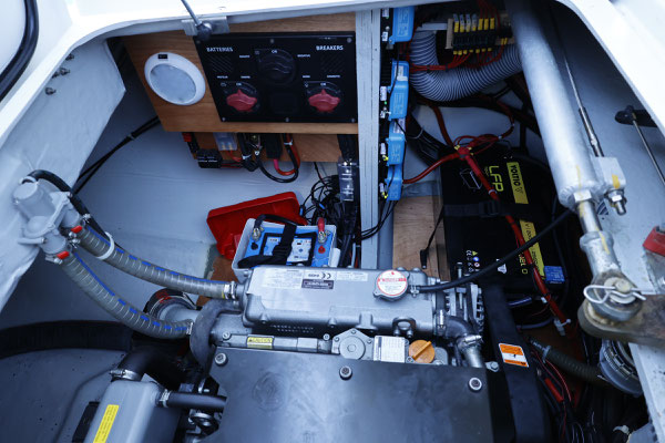 Motorraum mit 4x200Ah LifePo4 Batterien