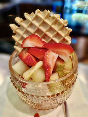 © Cafe Leonardo® - "Joghurt-Spezialbecher" mit frischen Früchten