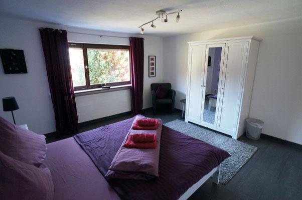 Schlafzimmer 1