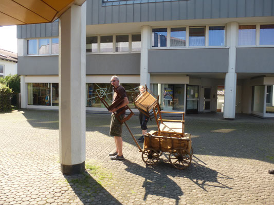 Der Tron wird vom Vorstand ins Lager zurückgebacht