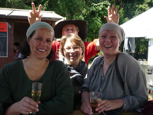 Das niedere Folk genehmigt sich Pomp und Viez