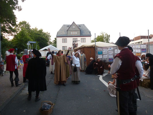 Sekunden vor dem Einmarsch zur Bühne