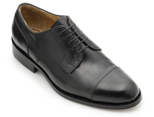 Maßschuh Straight Tip Derby Boxcalf schwarz, rahmengenähte Ledersohle